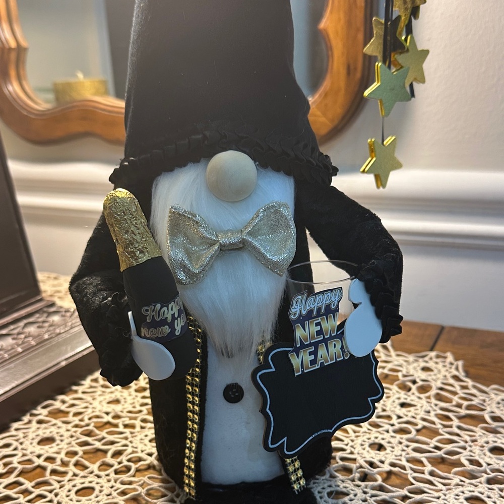 Elegant New Year Gnome with Black and Gold Details - Picture 3 of 7